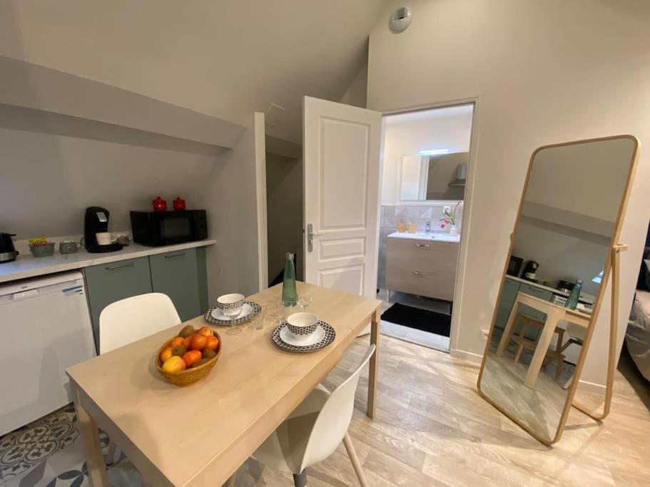 Ferienwohnung Cocon Au Calme En Hyper Centre Château-Renault Exterior foto